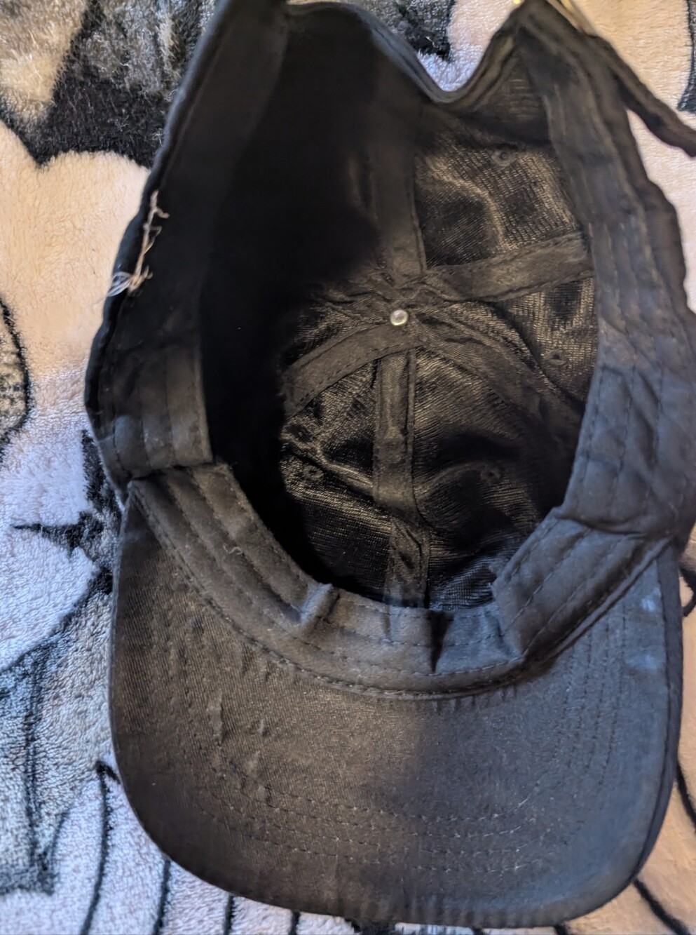 Classic Black Baseball Cap with Skull Graphic - Picture 9 of 10